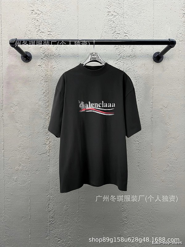 Balenciaga minimalist style black T-shirt