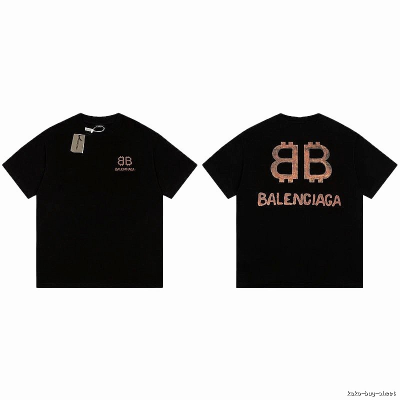 Balenciaga's trendy and cool black T-shirt.