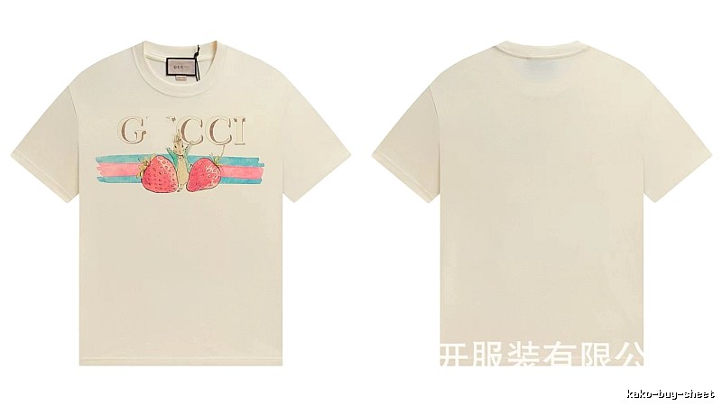 Gucci Vintage Off-white T-shirt with Strawberry Rabbit Print