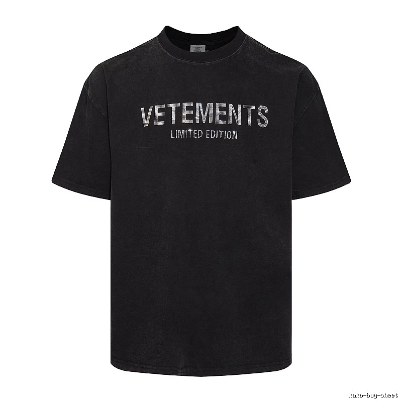 Logo Detail Statement graphic T-shirt Black Colorful Lucky with Relaxed Feel