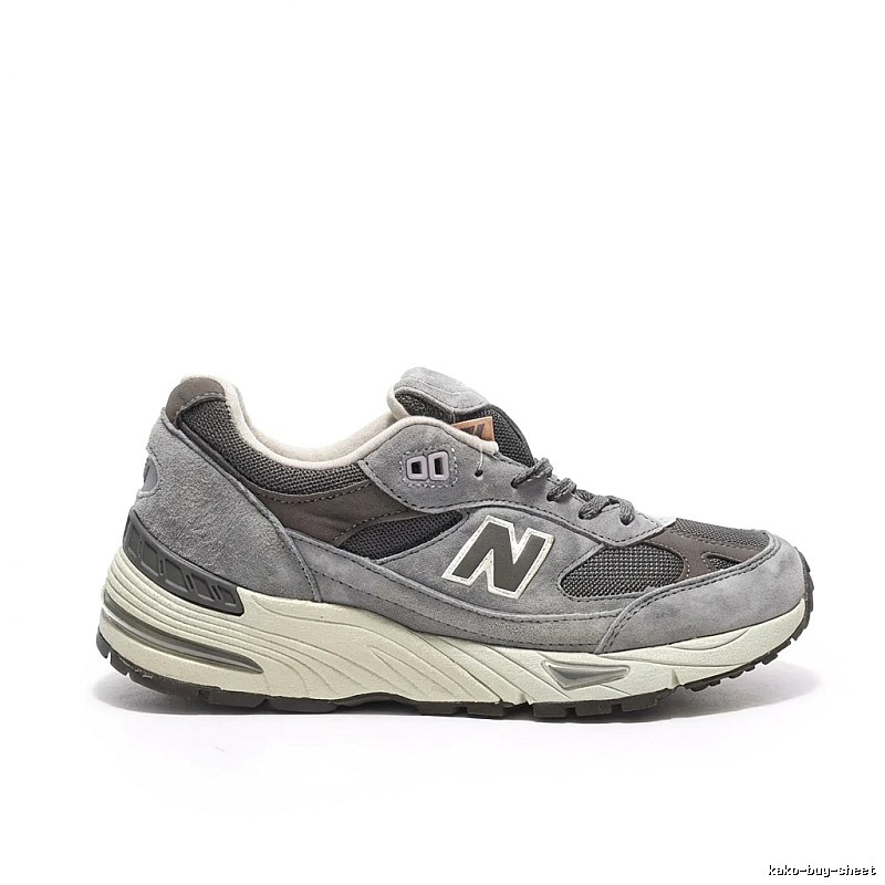 New Balance retro-style grey sports shoes