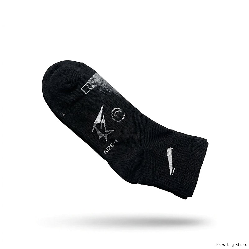 Nike black sporty gloves