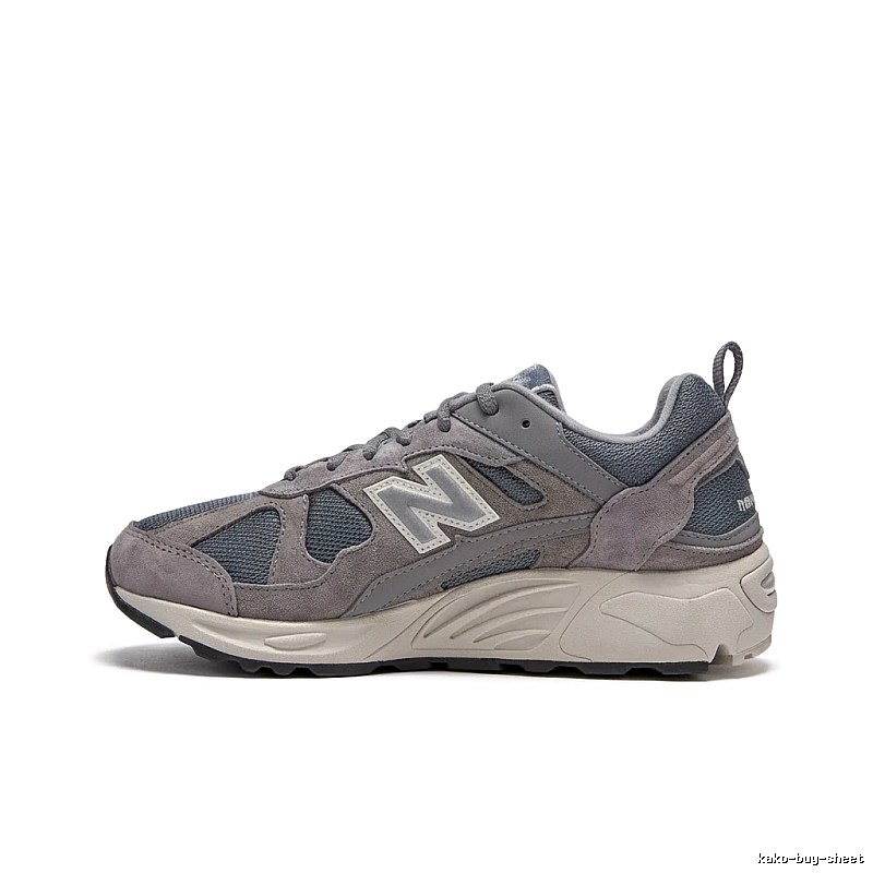 Retro-style grey sports shoes of New Balance