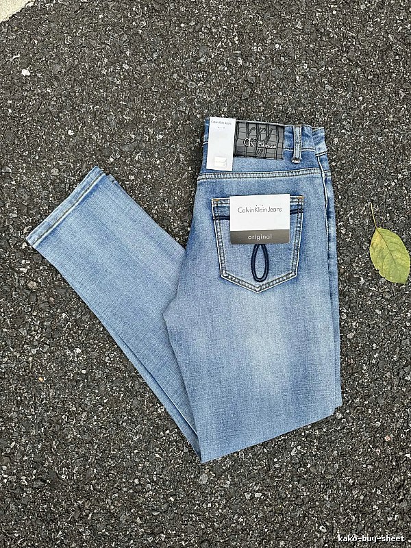 Streetwear Calvin Klein Logo Jeans with branded back patch and vintage wash
