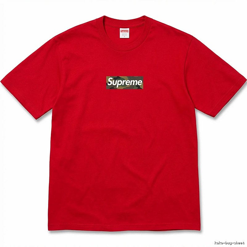 Supreme camouflage-style red T-shirt