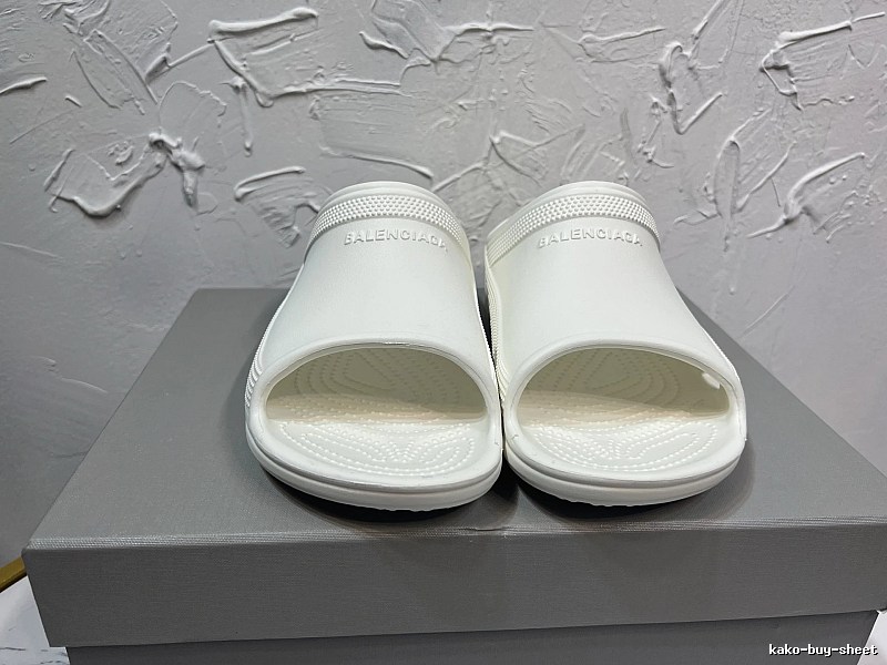 White Slide Sandals with White Open-toe Slide Shape for Streetwear Looks